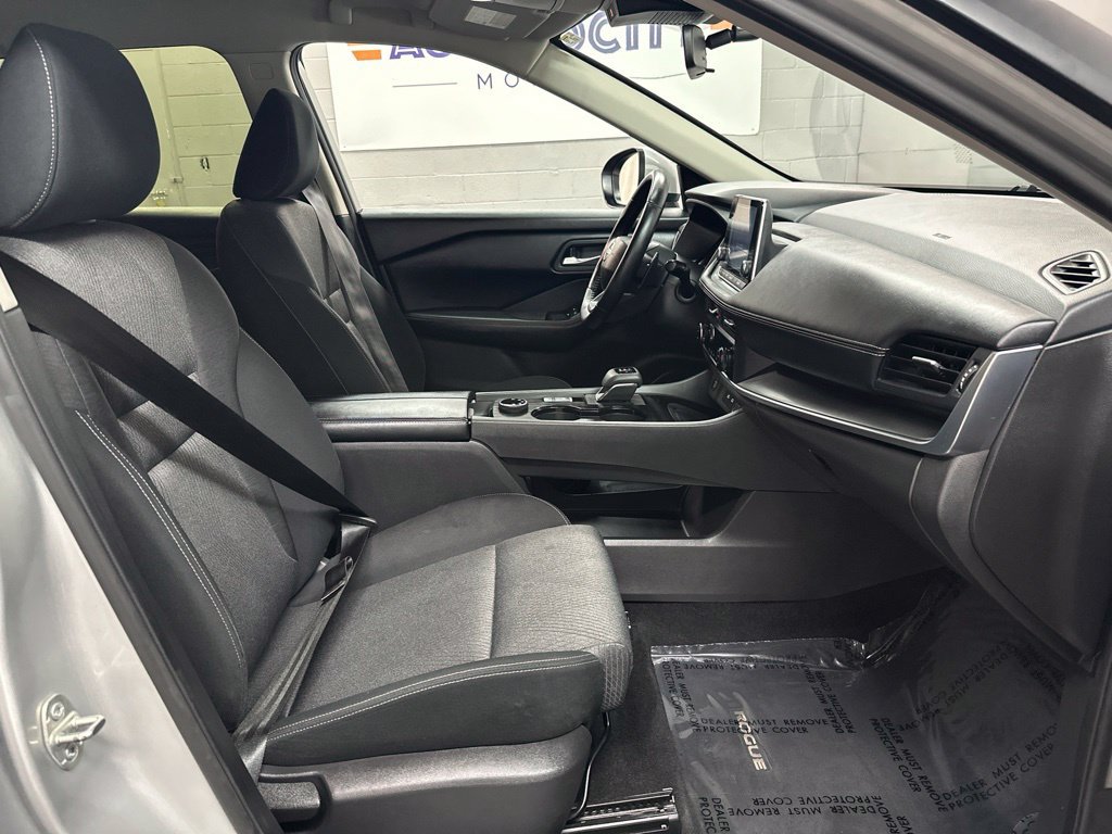 Used 2025 Nissan Rogue SV AWD/4WD image 19