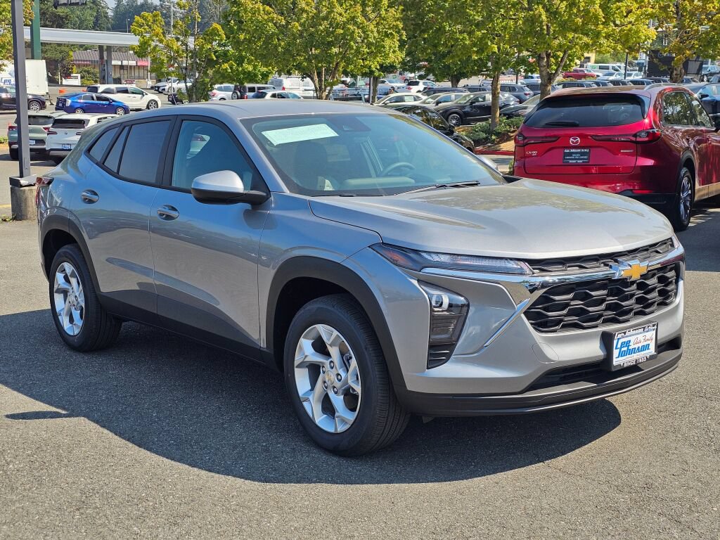 New 2026 Chevrolet Trax LS w/ LS Convenience Package FWD image 3