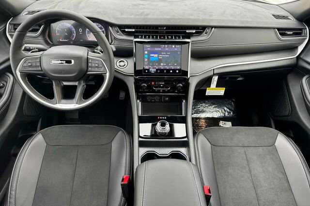 New 2025 Jeep Grand Cherokee Altitude AWD/4WD image 10