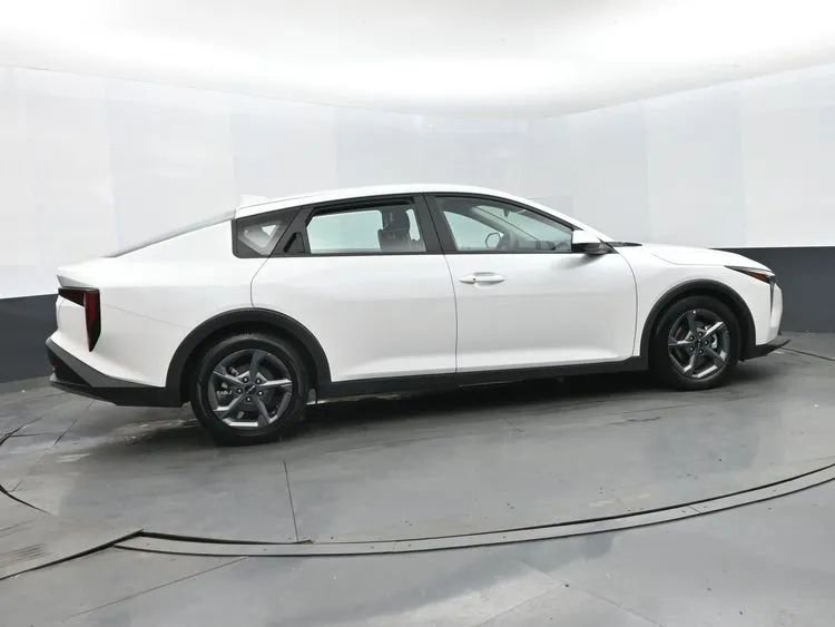 Used 2025 Kia K4 image 4