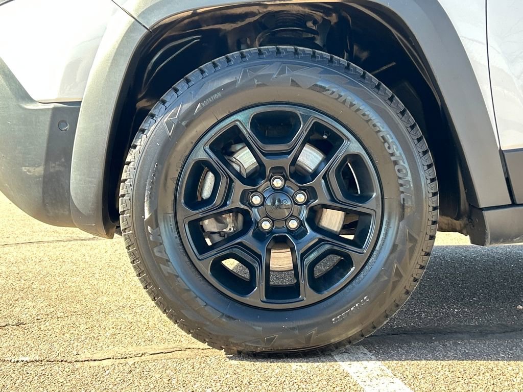 Used 2020 Jeep Cherokee Trailhawk w/ Technology Group image 24