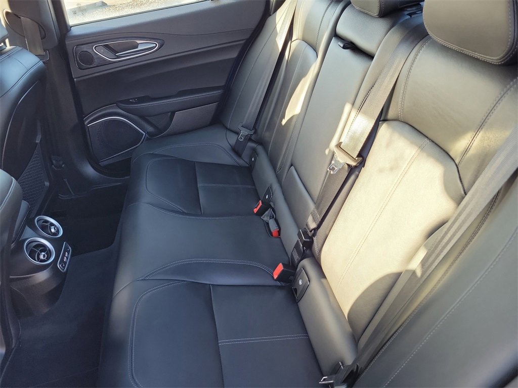 Used 2023 Alfa Romeo Giulia Sprint image 10