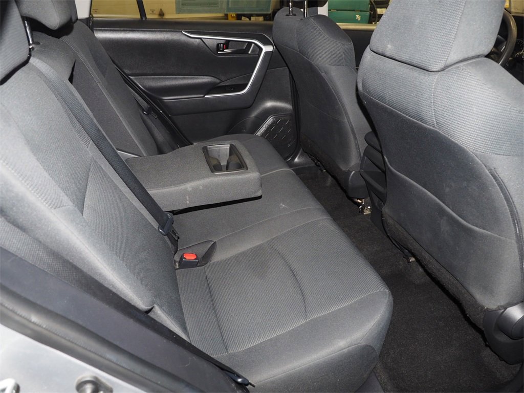 Used 2021 Toyota RAV4 LE image 12