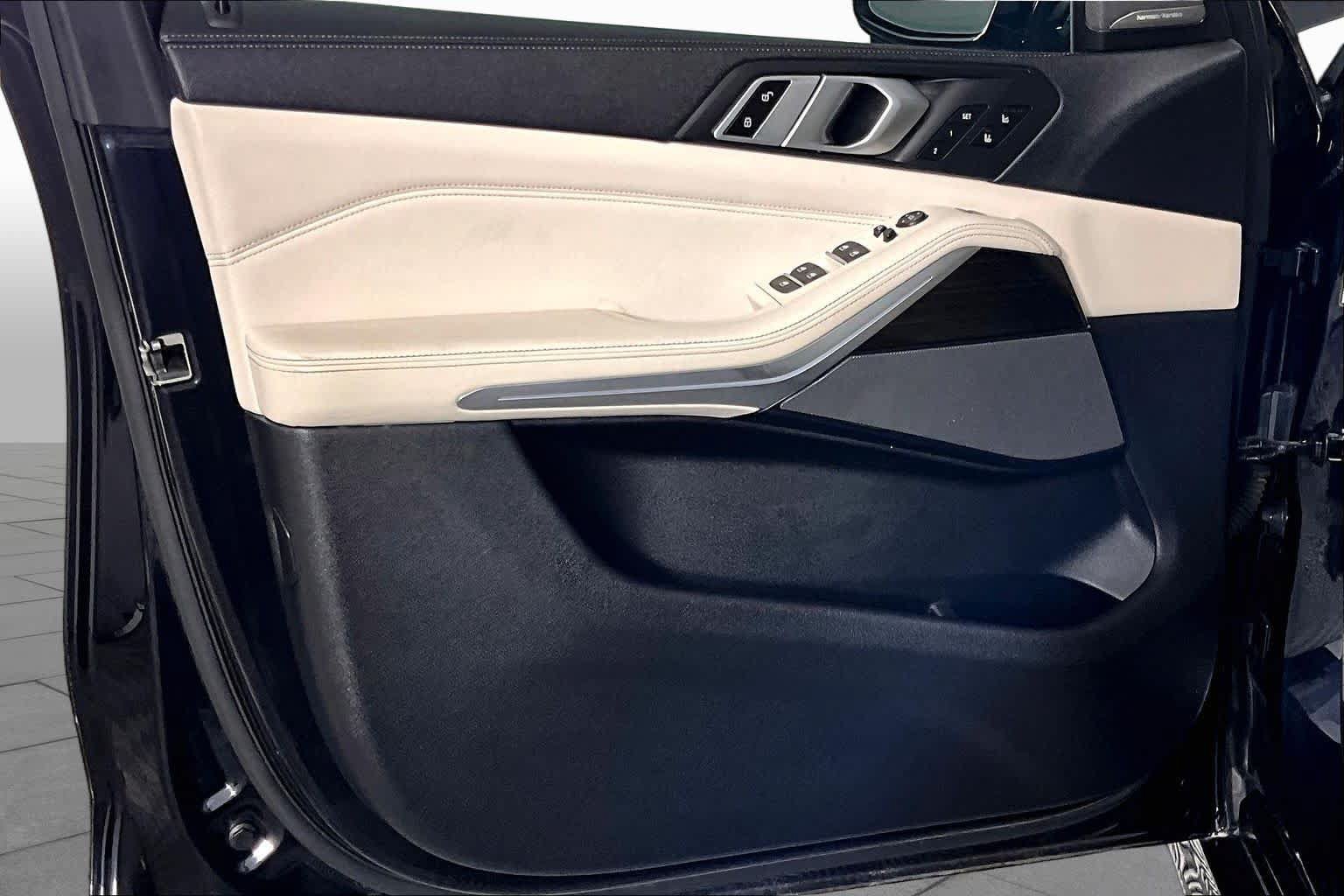 Used 2020 BMW X5 M50i w/ Premium Package AWD/4WD image 20