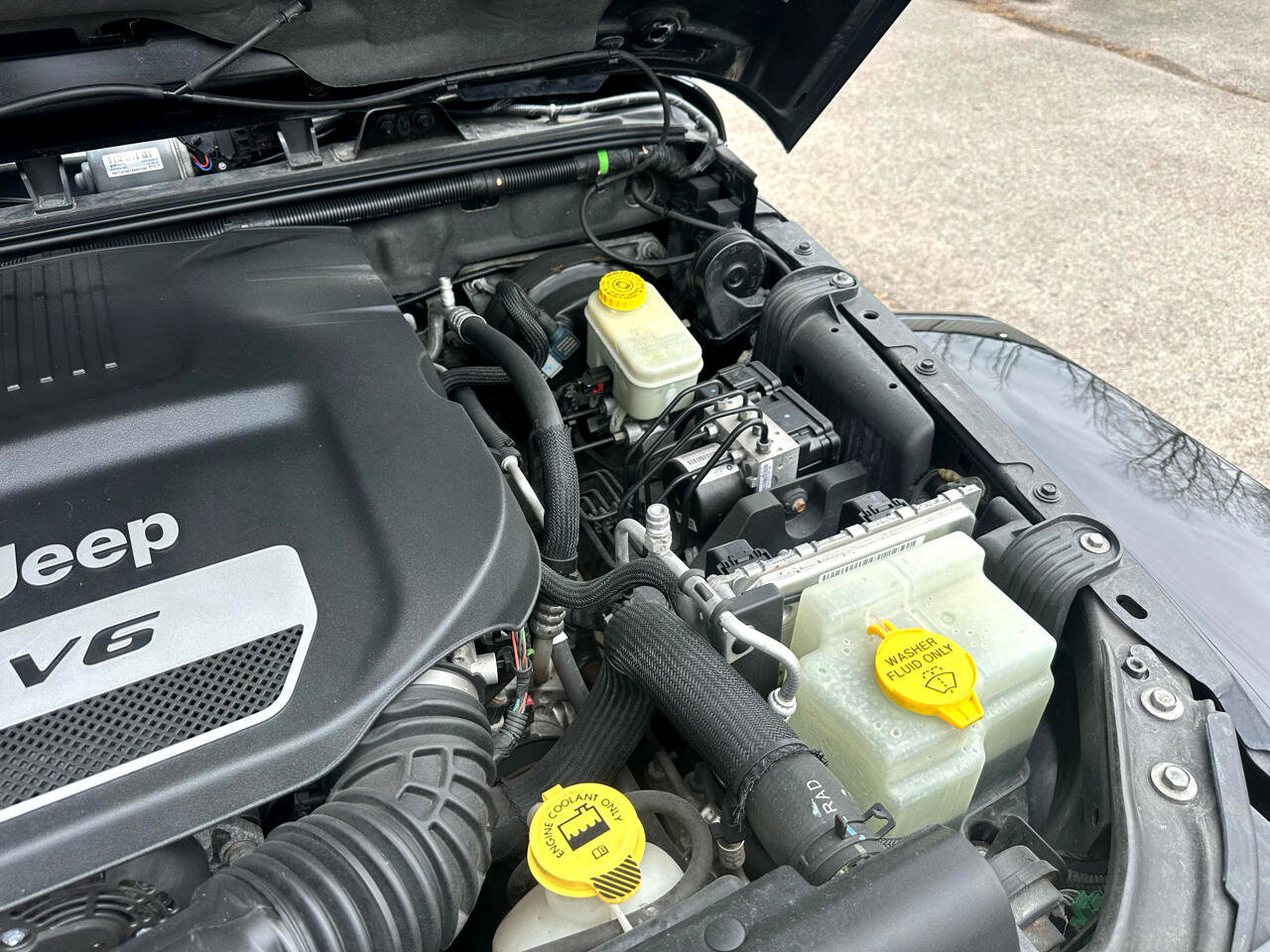 Used 2014 Jeep Wrangler Rubicon w/ Power Convenience Group image 15