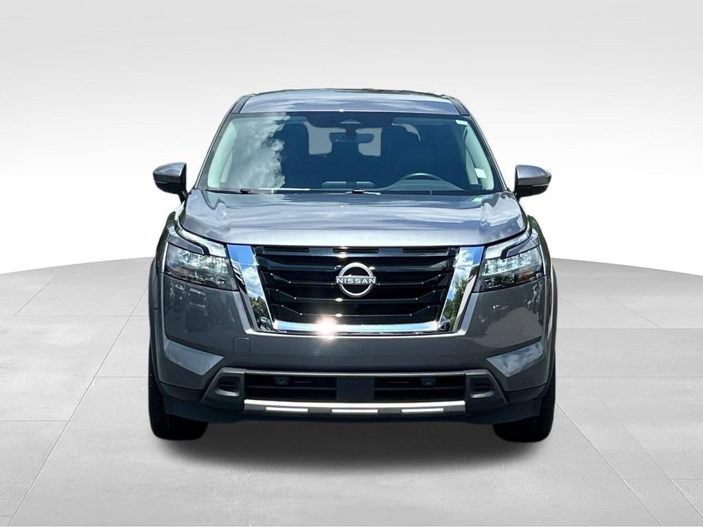 Used 2025 Nissan Pathfinder SL AWD/4WD image 2