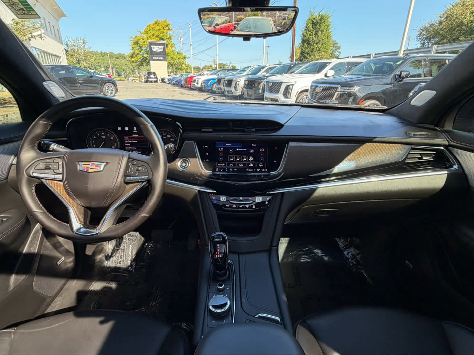 Used 2024 Cadillac XT6 Premium Luxury w/ Platinum Package AWD/4WD image 8