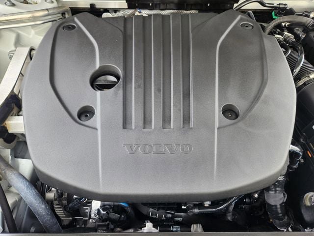 Certified 2025 Volvo XC60 B5 Plus AWD/4WD image 21