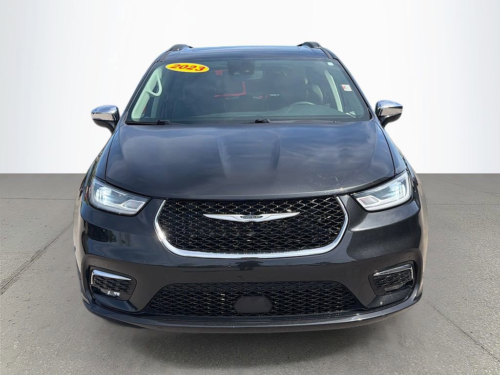 Used 2023 Chrysler Pacifica Limited image 9