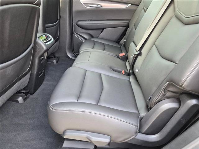 Used 2025 Cadillac XT6 Luxury FWD image 16