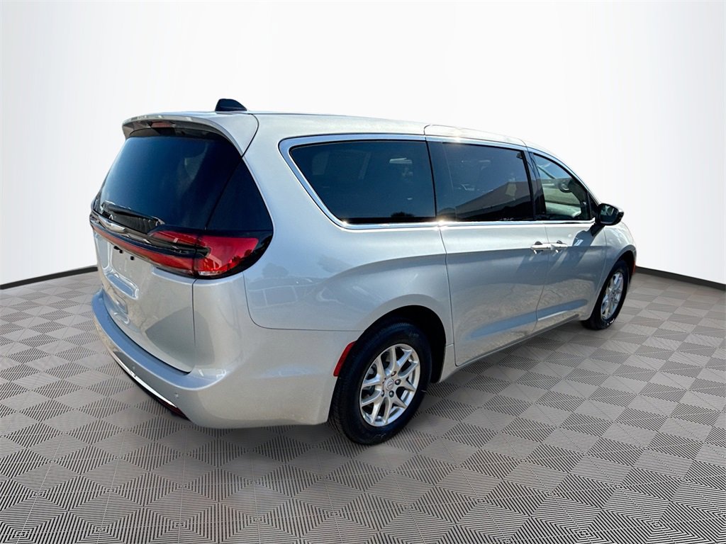 New 2026 Chrysler Pacifica Select image 7