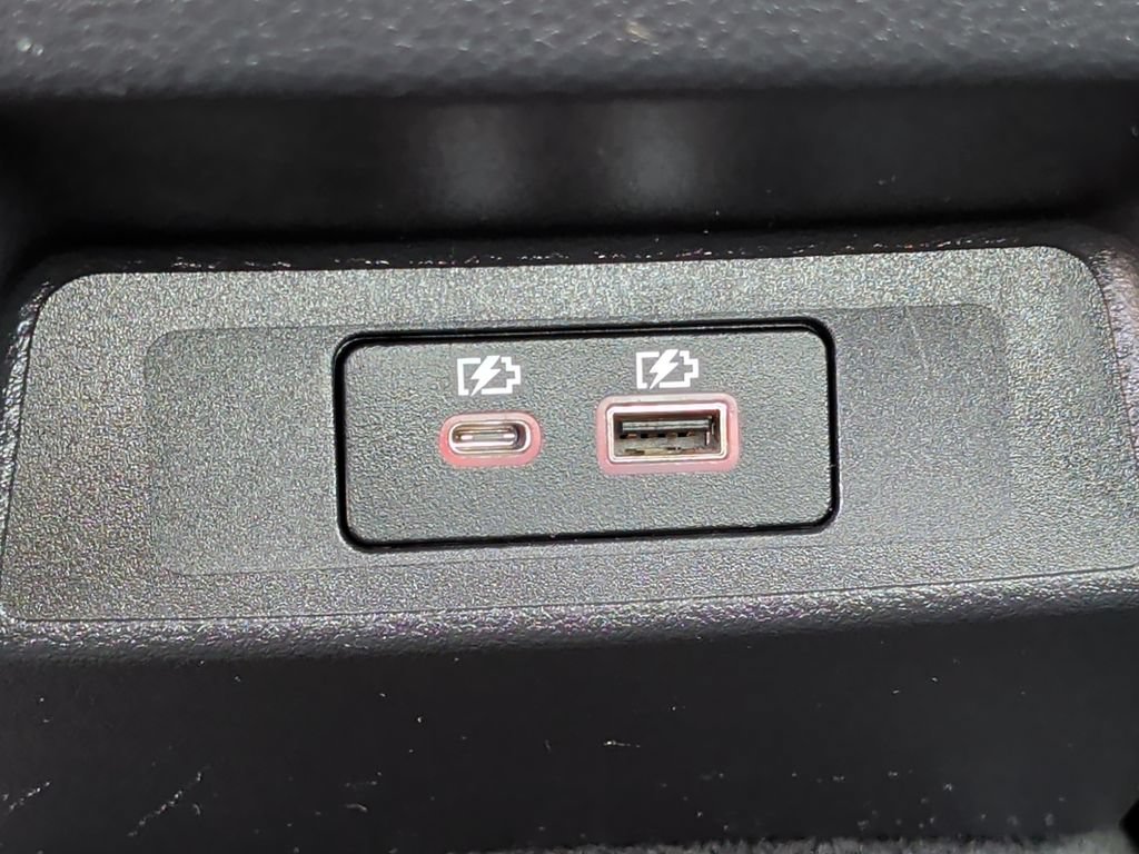 Used 2025 Nissan Altima 2.5 SV FWD image 32