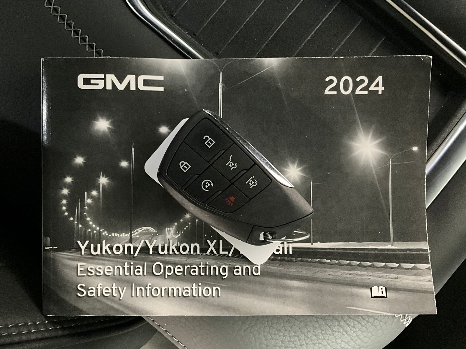 Used 2024 GMC Yukon XL Denali w/ Advanced Technology Package AWD/4WD image 13