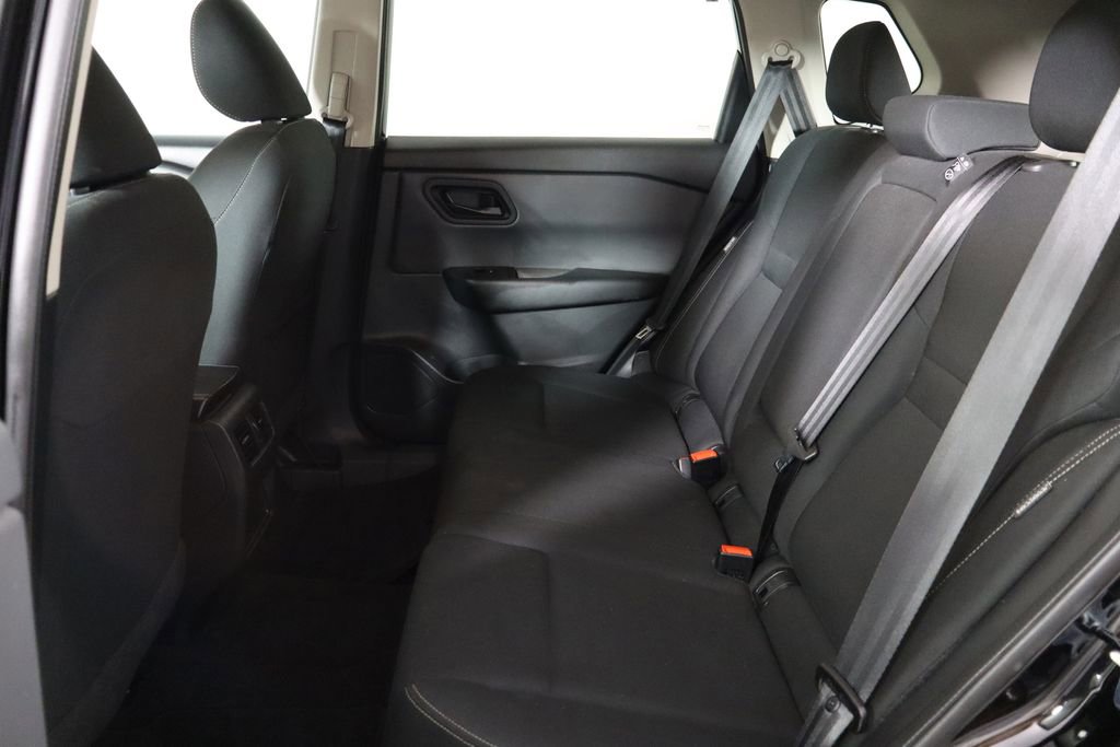 Used 2025 Nissan Rogue S image 17