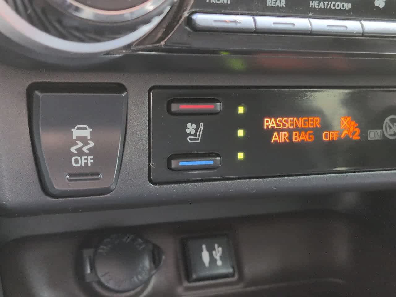 Used 2019 Toyota RAV4 Limited w/ Cold Weather Package FWD image 22
