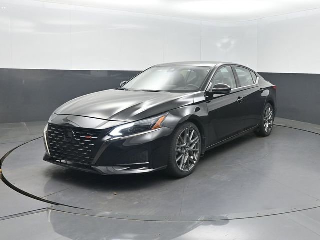 Used 2023 Nissan Altima 2.0 SR FWD image 1