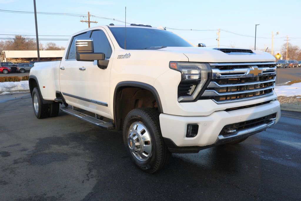Used 2024 Chevrolet Silverado 3500 High Country w/ High Country Premium Package image 7