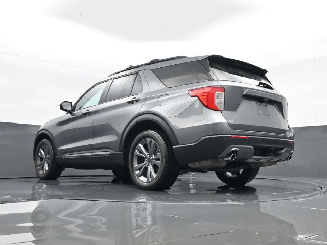 Used 2022 Ford Explorer XLT w/ Equipment Group 202A AWD/4WD image 28