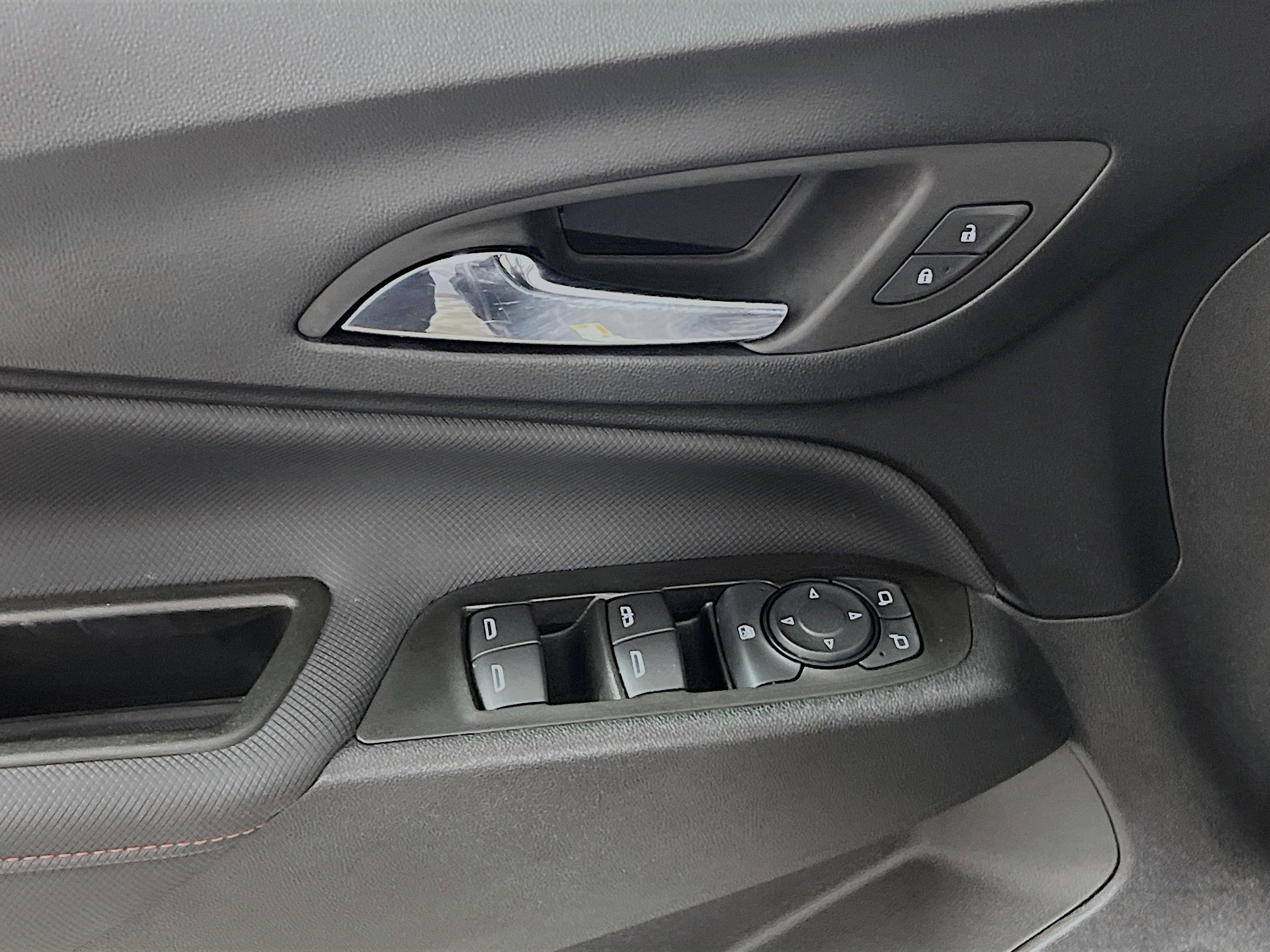 Used 2023 Chevrolet Equinox RS w/ RS Leather Package FWD image 17