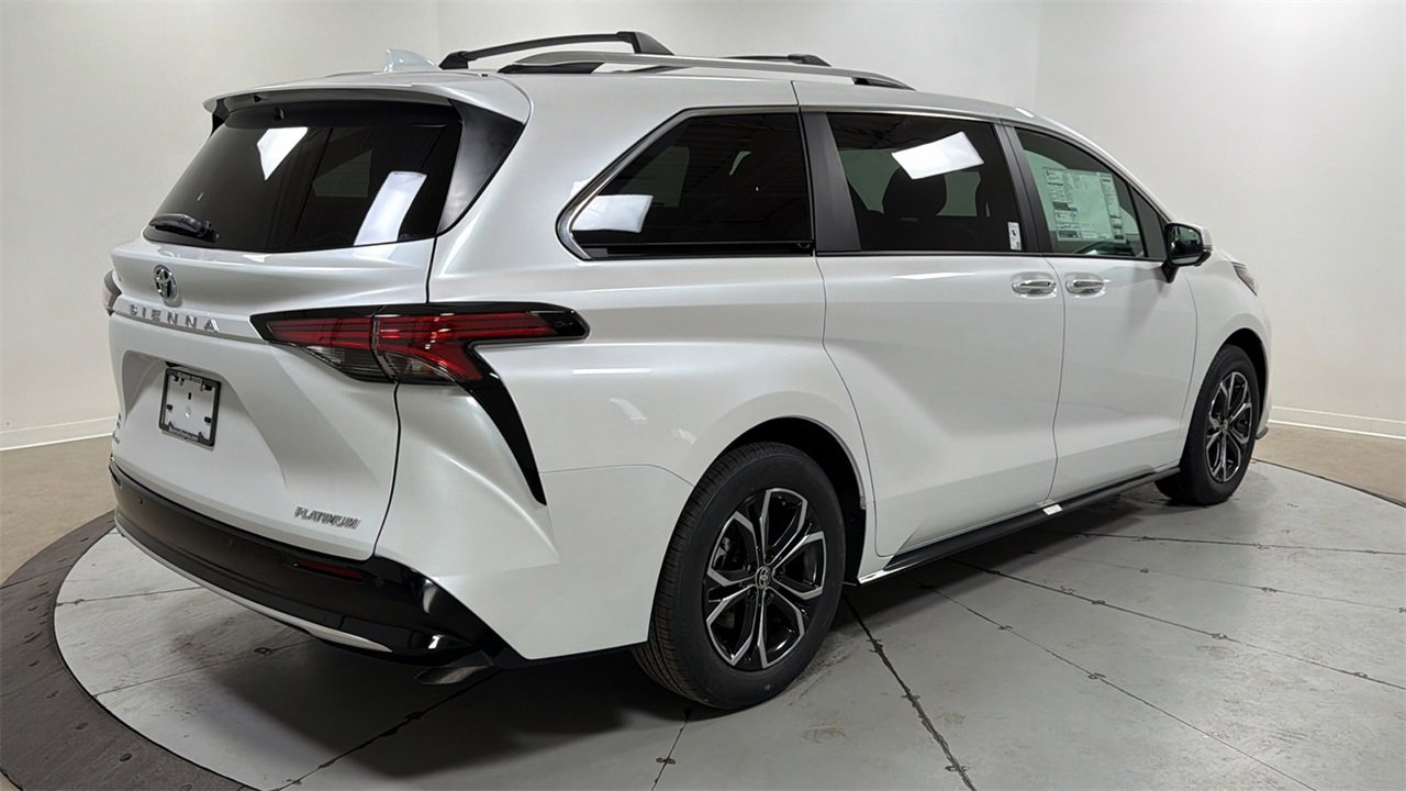New 2026 Toyota Sienna Platinum image 5