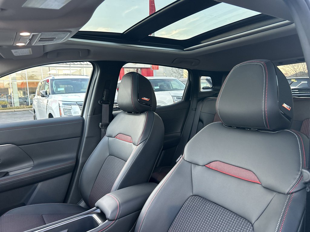 New 2026 Nissan Kicks SR image 14