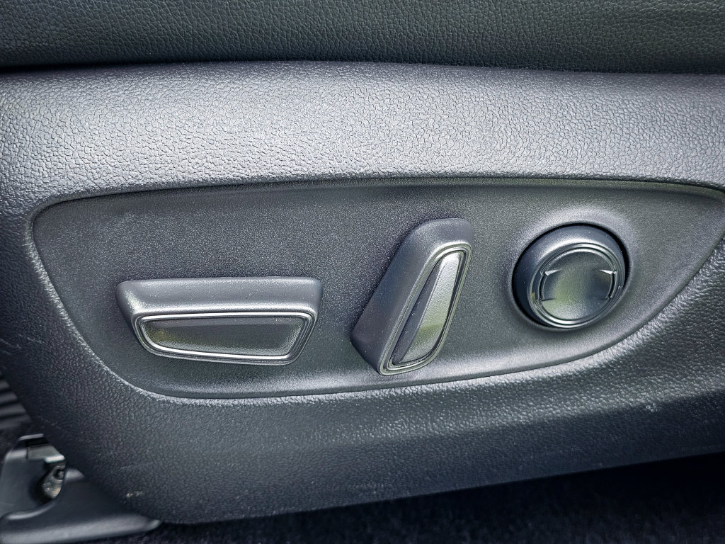 Used 2025 Toyota Grand Highlander AWD image 16