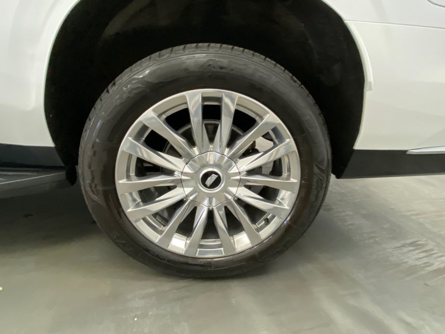 Used 2021 Cadillac Escalade ESV Premium Luxury AWD/4WD image 18
