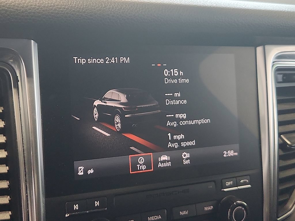 Used 2018 Porsche Macan AWD/4WD image 24