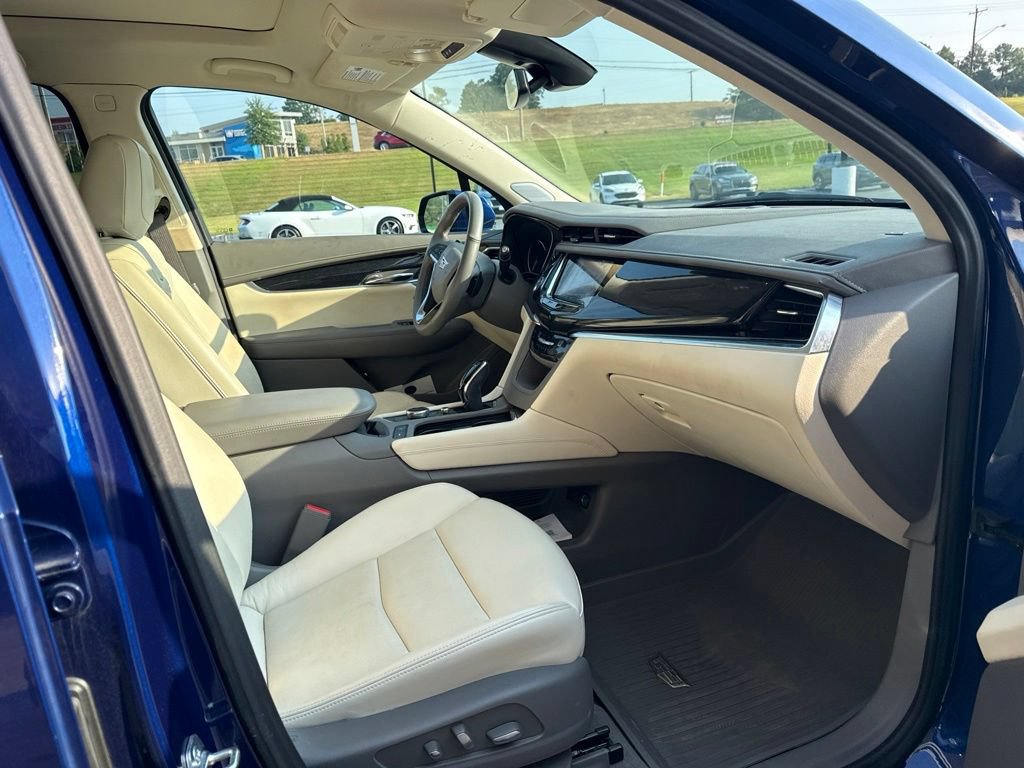 Used 2025 Cadillac XT6 Premium Luxury w/ LPO, Floor Liner Package AWD/4WD image 9
