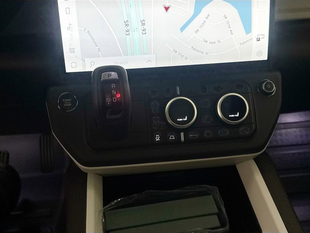 New 2026 Land Rover Defender 130 X-Dynamic SE AWD/4WD image 15