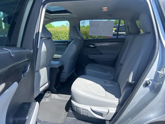 Used 2022 Toyota Highlander Limited FWD image 18