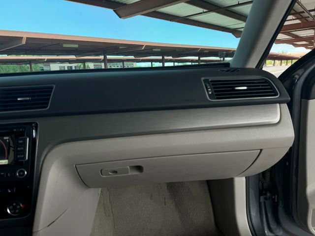 Used 2014 Volkswagen Passat TDI SE FWD image 40