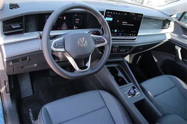 New 2025 Volkswagen Tiguan SE image 8