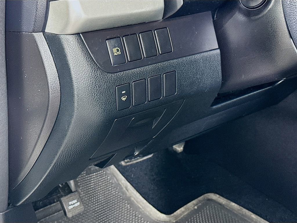 Used 2017 Toyota Highlander LE image 10