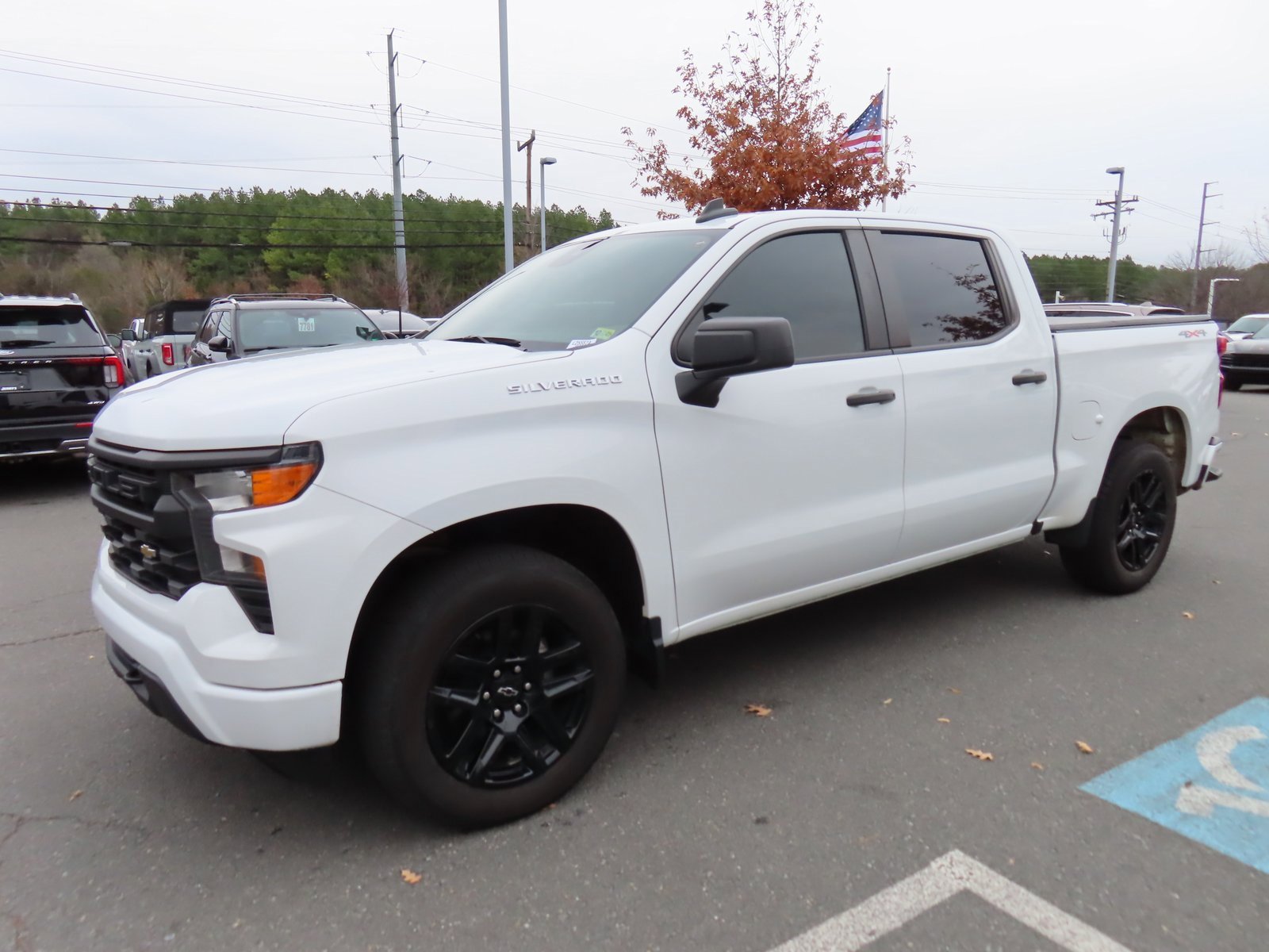 Used 2022 Chevrolet Silverado 1500 Custom image 3