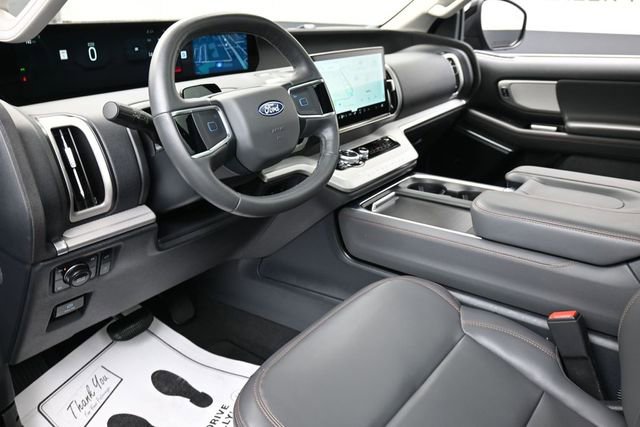 Used 2025 Ford Expedition Active AWD/4WD image 16