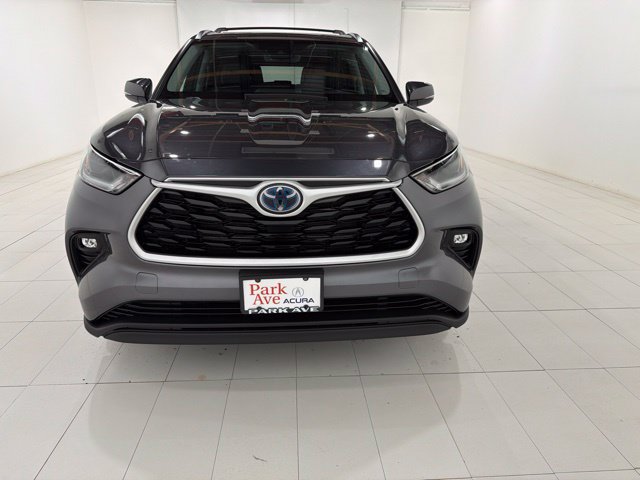 Used 2021 Toyota Highlander XLE AWD/4WD image 8