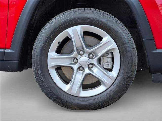 Used 2023 Jeep Compass Latitude w/ Sun and Sound Group AWD/4WD image 24