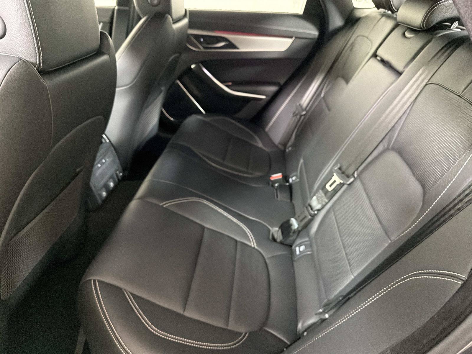 Certified 2024 Jaguar XF R-Dynamic SE AWD/4WD image 12