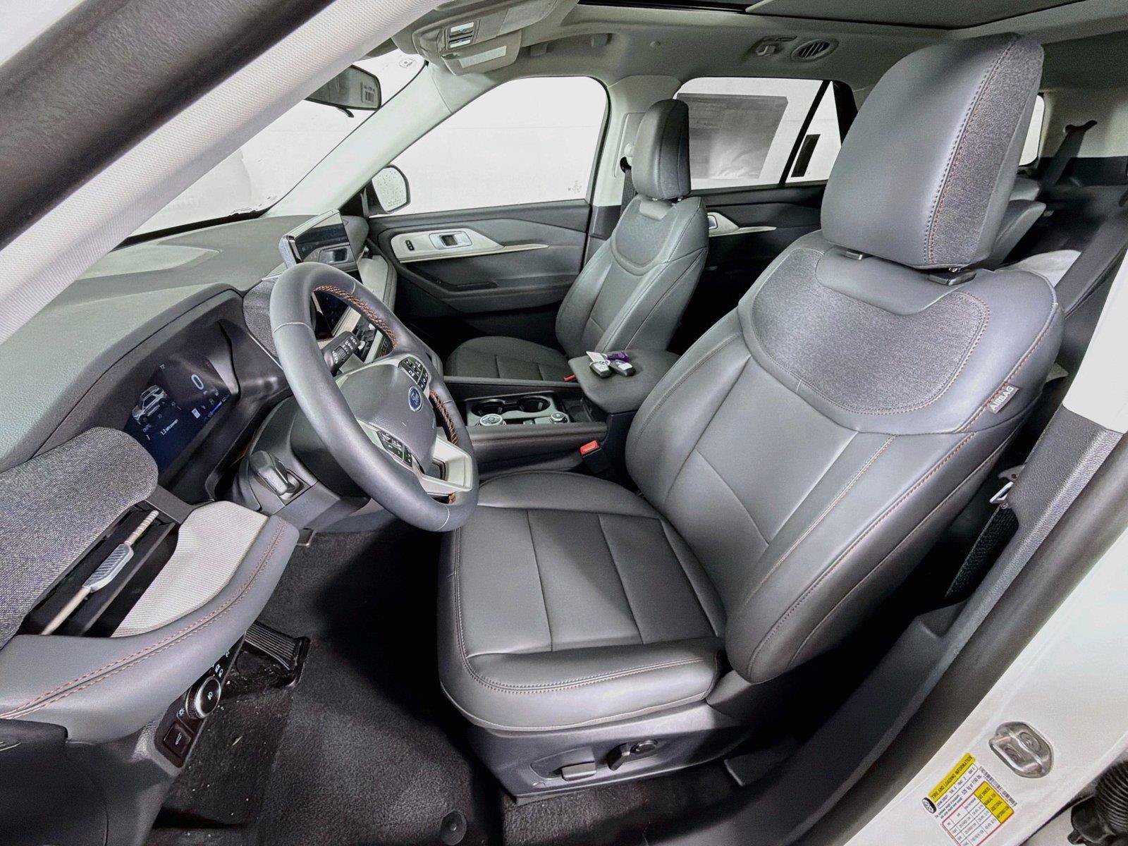 New 2026 Ford Explorer Active w/ Active Comfort Package AWD/4WD image 2