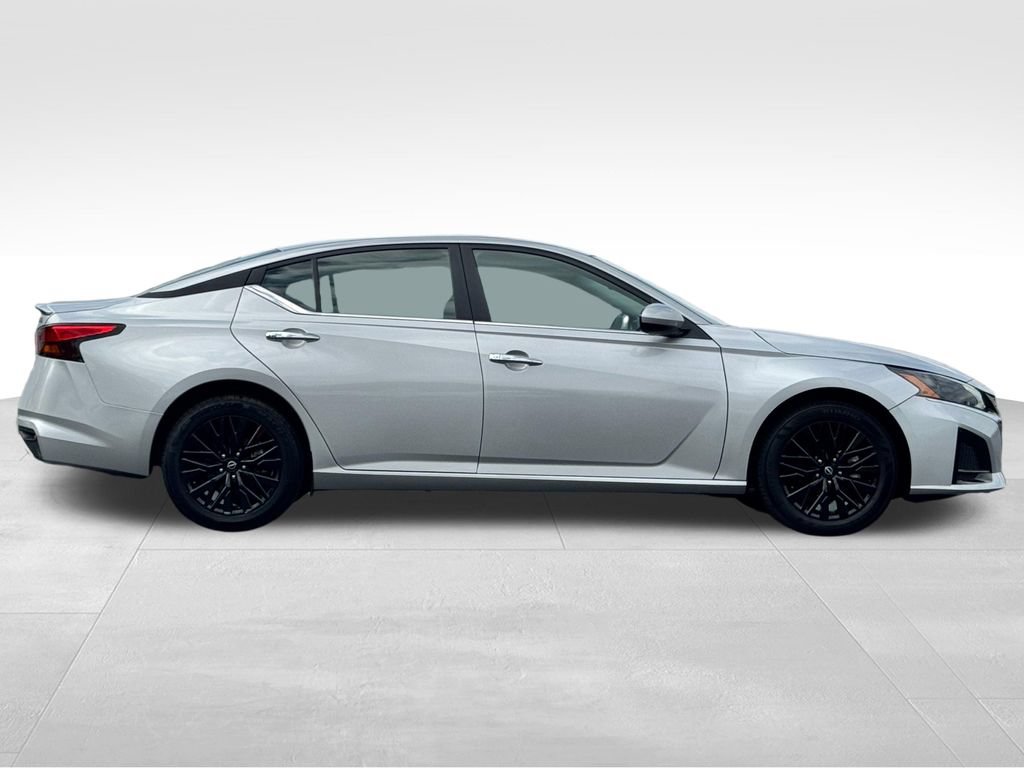 Used 2025 Nissan Altima 2.5 SV w/ SV Special Edition Package AWD/4WD image 8