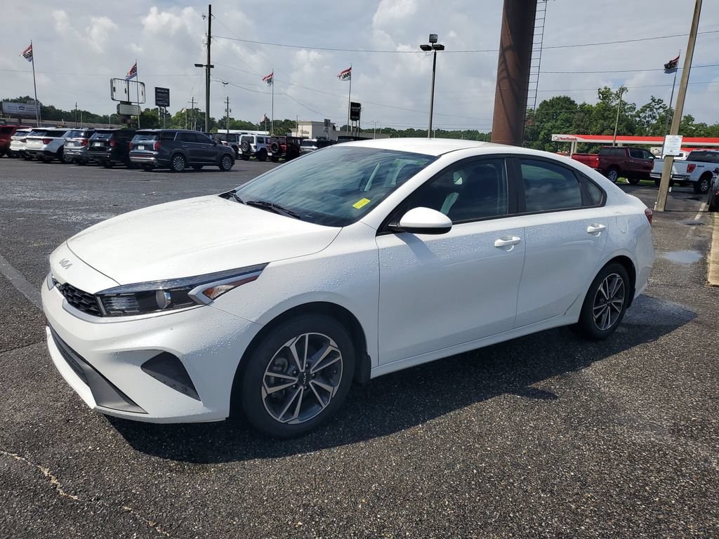 Used 2023 Kia Forte LXS FWD image 2
