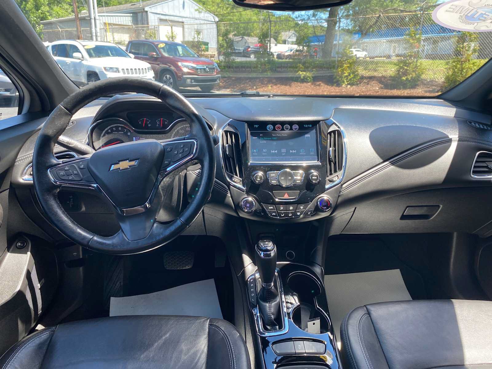 Used 2017 Chevrolet Cruze Premier FWD image 7