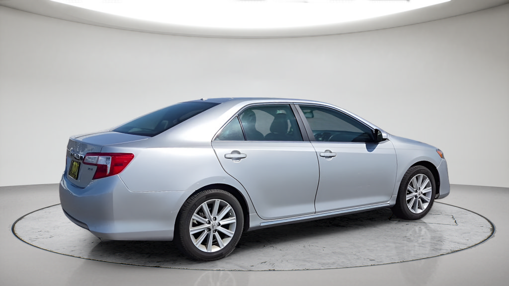 Used 2013 Toyota Camry XLE w/ Leather Pkg FWD image 4