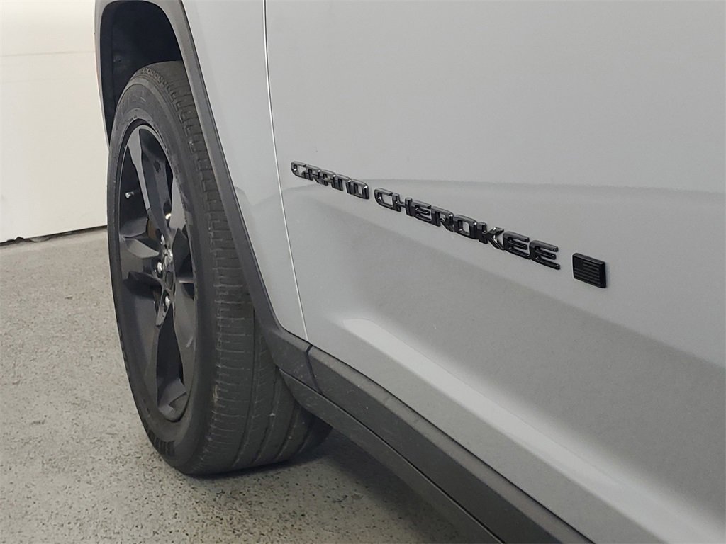 Used 2023 Jeep Grand Cherokee L Laredo image 8