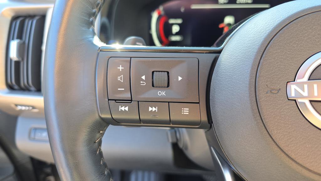 Used 2022 Nissan Pathfinder Platinum w/ Cargo Package image 23