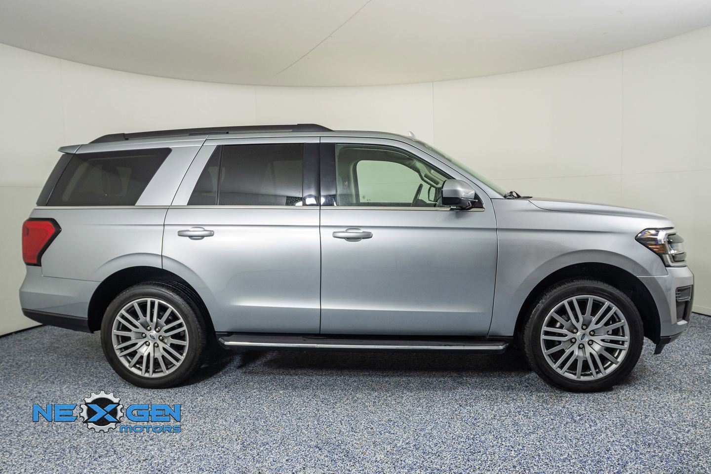 Used 2024 Ford Expedition XLT image 8