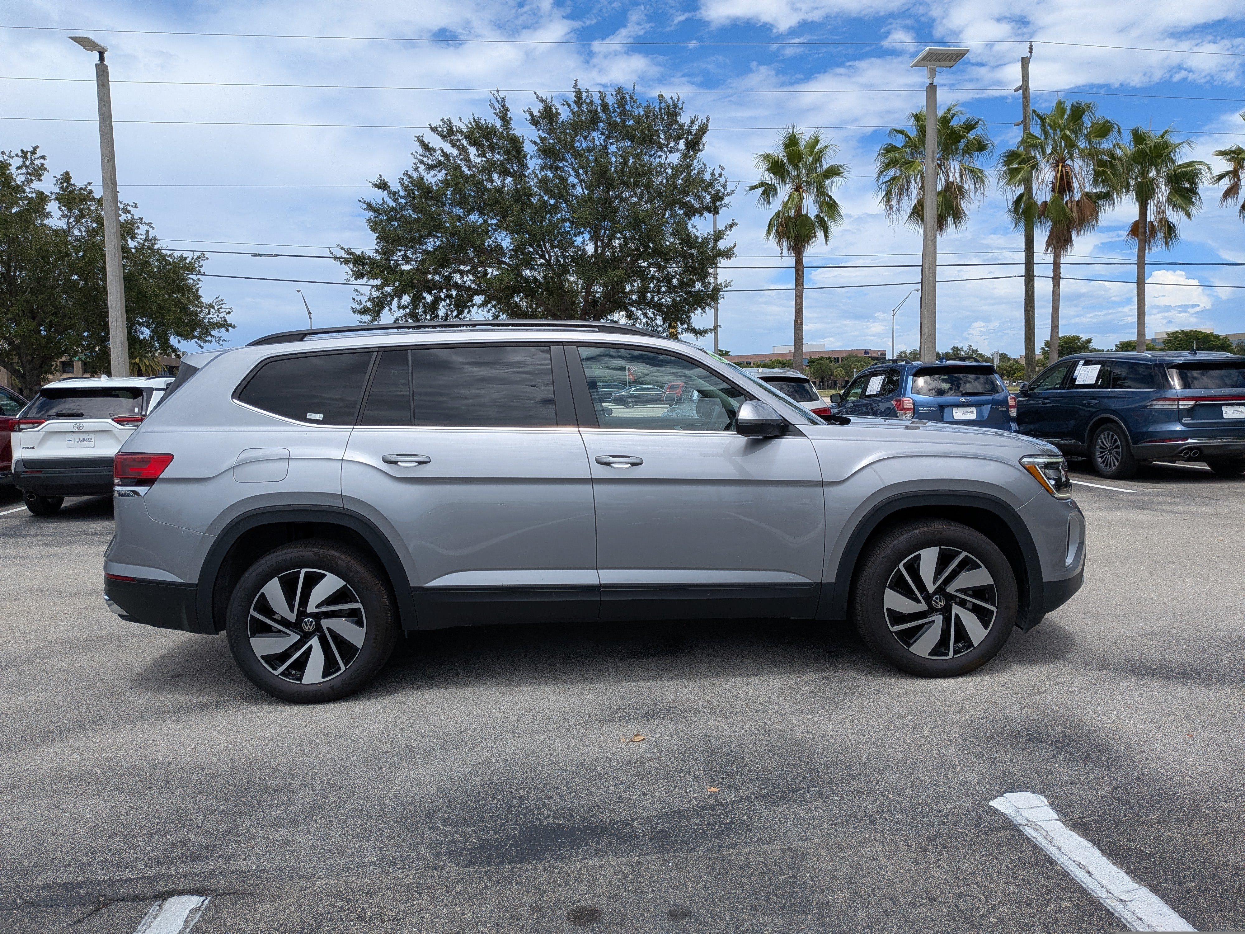 Used 2026 Volkswagen Atlas SE FWD image 3