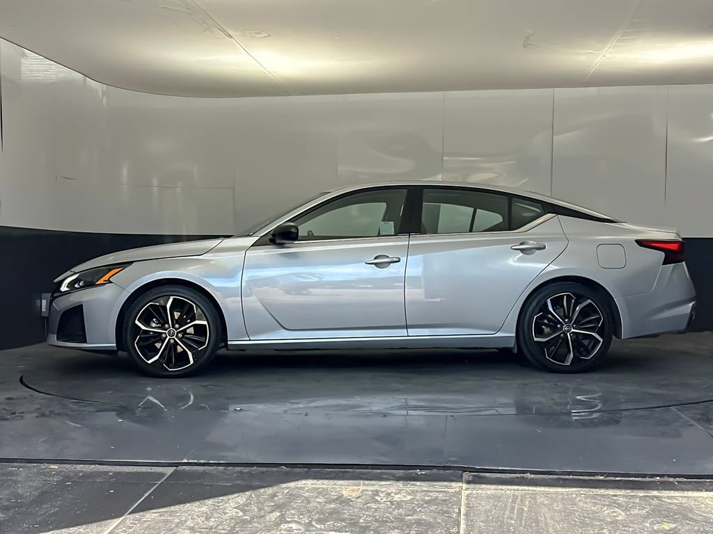 Used 2024 Nissan Altima 2.5 SR w/ SR Premium Package FWD image 6