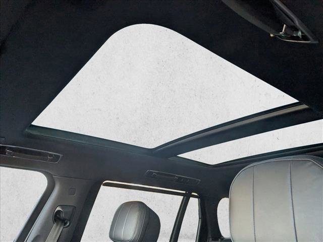 Used 2024 Land Rover Range Rover Long Wheelbase SE image 12